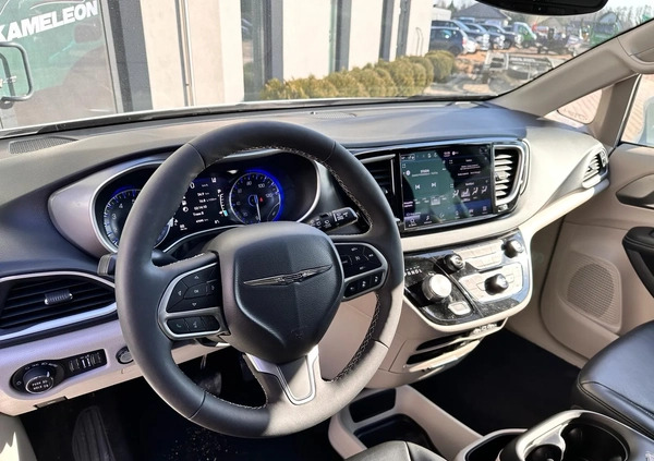 Chrysler Pacifica cena 159000 przebieg: 47098, rok produkcji 2022 z Ozimek małe 277